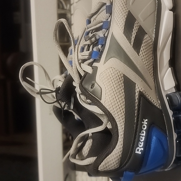 REEBOK BOYS SNEAKERS SIZE 4 - Picture 3 of 6